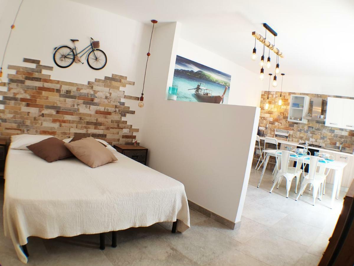 La Baia Apartments Торре-Лапилло Экстерьер фото